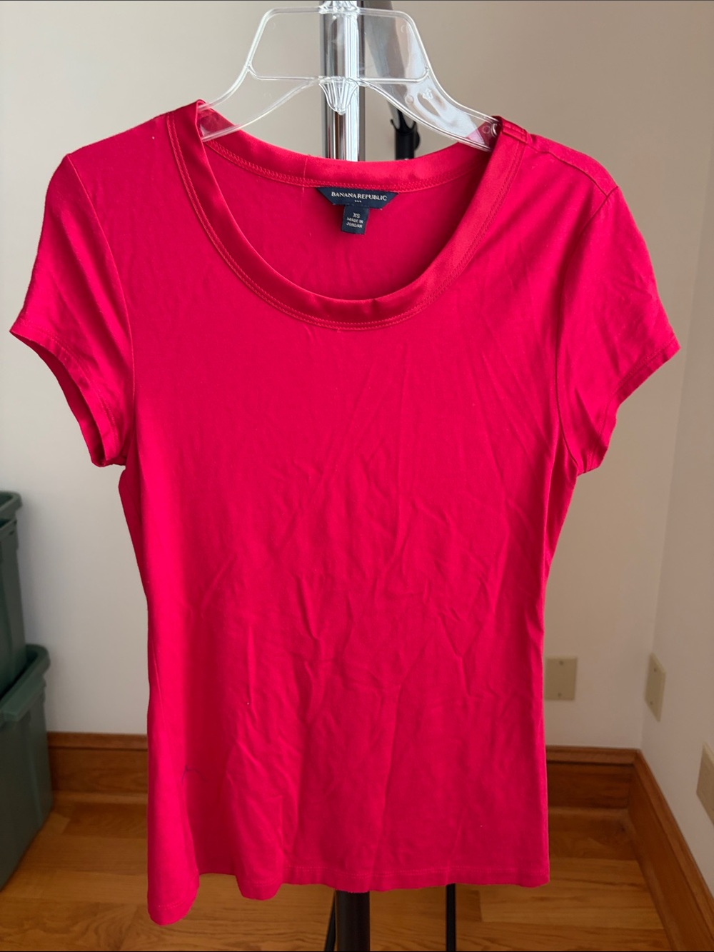 Banana Republic Classic Red Short Sleeve Crew Tee with Satiny Trim